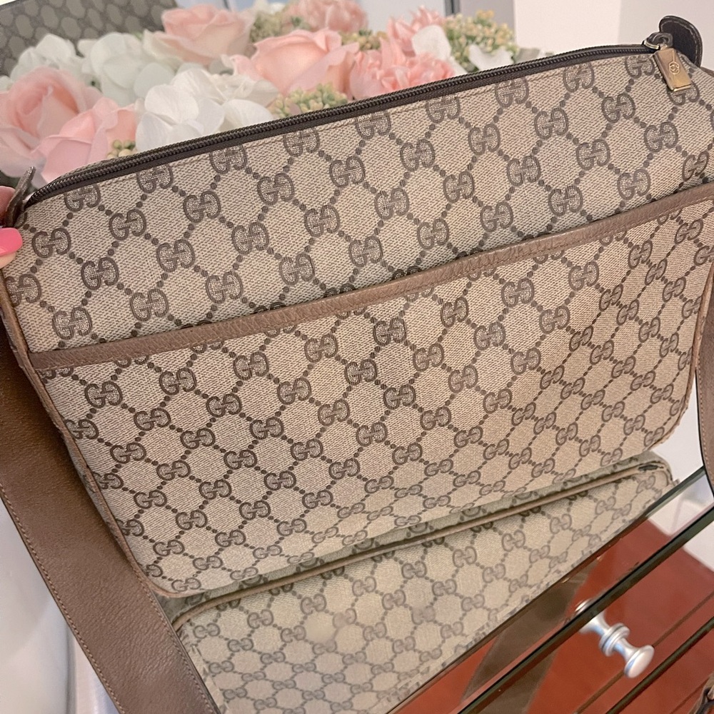 AUTHENTIC VERY RARE LARGE VINTAGE GUCCI CROSSBODY 😍
